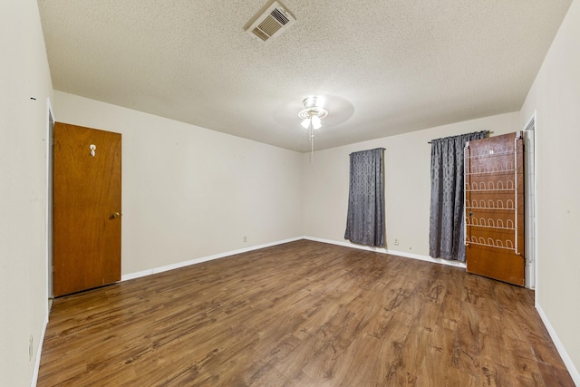7306 Nightingale Cir, Texas City, TX 77591 - spare room with wood finished floors, a textured ceiling, baseboards, and a ceiling fan