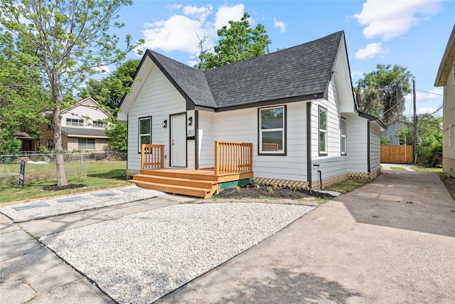 2811 Winbern St, Houston, TX 77004 - bungalow with roof with shingles and driveway