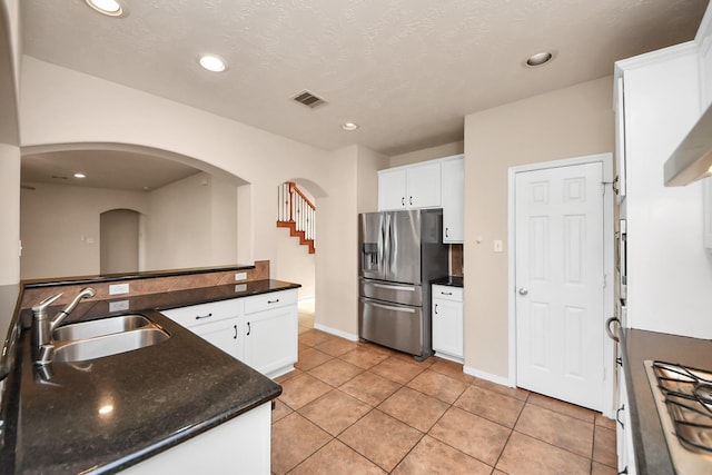14311 Lakepointe Bend Ln, Cypress, TX 77429 - kitchen featuring stainless steel appliances, a sink, arched walkways, white cabinets, and recessed lighting