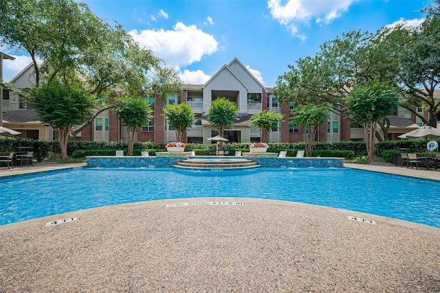 1330 Old Spanish Trl Unit 8306, Houston, TX 77054 - community pool with a jacuzzi