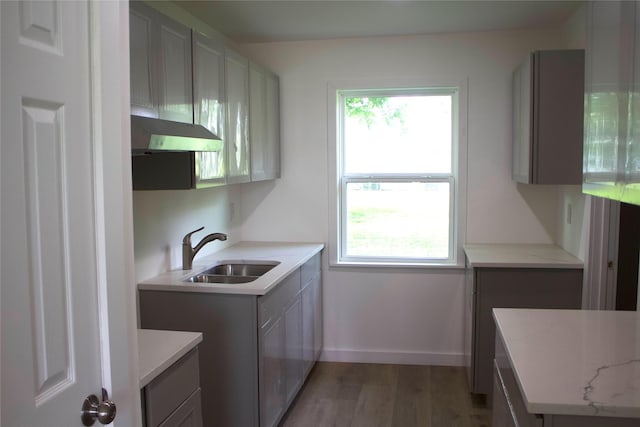 3922 Alsace St, Houston, TX 77021 - laundry area featuring light wood-style flooring, baseboards, and cabinet space