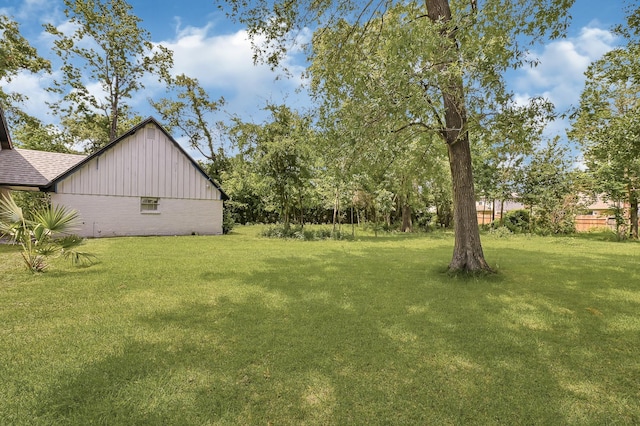 124 Rolling Wood Dr, Baytown, TX 77520 - view of grassy yard
