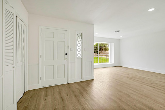 124 Rolling Wood Dr, Baytown, TX 77520 - foyer featuring light wood-style floors, baseboards, and recessed lighting