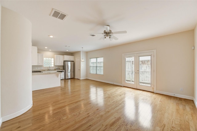 3721 Main Poplar Dr, Houston, TX 77025 - unfurnished living room featuring a sink, plenty of natural light, light wood-style floors, ceiling fan, and recessed lighting