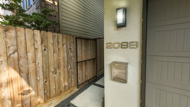 208 Aurora St Unit B, Houston, TX 77008 - view of doorway to property