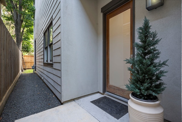 208 Aurora St Unit B, Houston, TX 77008 - doorway to property featuring stucco siding