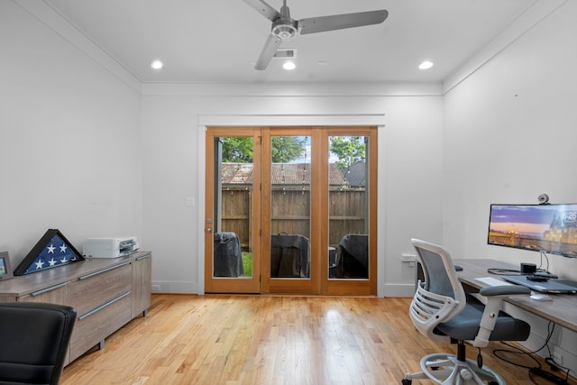 208 Aurora St Unit B, Houston, TX 77008 - home office with light wood-style flooring, ceiling fan, baseboards, recessed lighting, and crown molding