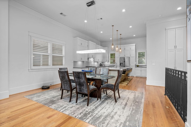 208 Aurora St Unit B, Houston, TX 77008 - dining room featuring light wood-type flooring, baseboards, crown molding, and recessed lighting