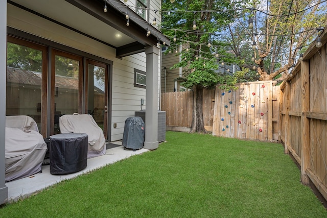 208 Aurora St Unit B, Houston, TX 77008 - view of yard featuring cooling unit