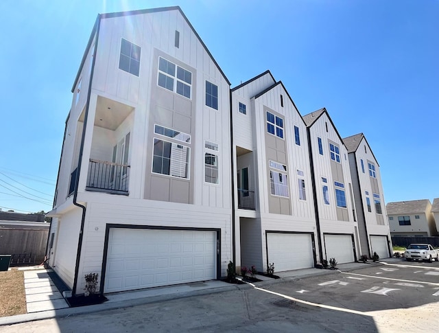 3907C Tulane St, Houston, TX 77018 - view of front facade featuring a garage and board and batten siding