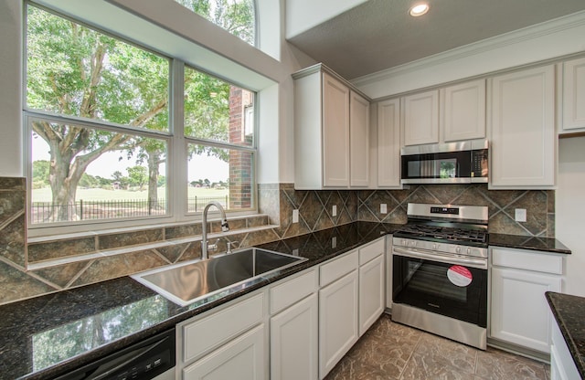24206 Moon Ridge Ct, Katy, TX 77494 - kitchen with stainless steel appliances, a sink, ornamental molding, backsplash, and dark stone countertops