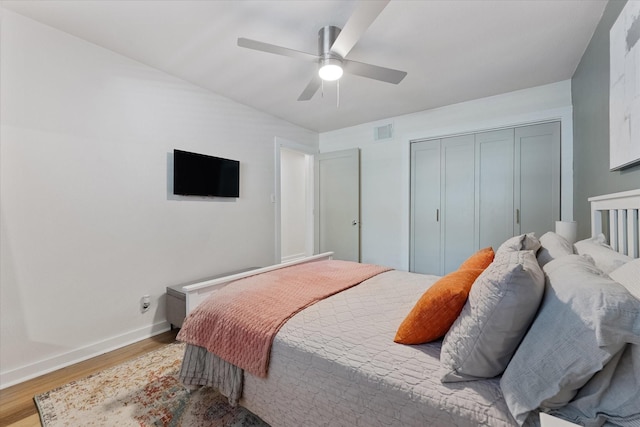 12500 Melville Dr Unit 218B, Montgomery, TX 77356 - bedroom with light wood-style flooring, baseboards, a closet, and a ceiling fan