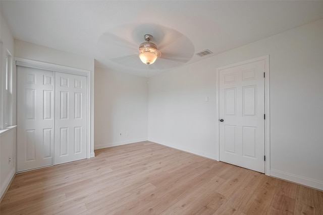 2543 Forge Stone Dr, Friendswood, TX 77546 - unfurnished bedroom featuring light wood-style flooring, a closet, baseboards, and ceiling fan