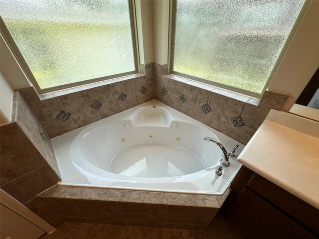 9314 Wheatfield Ln, Rosenberg, TX 77469 - full bath featuring a whirlpool tub and vanity