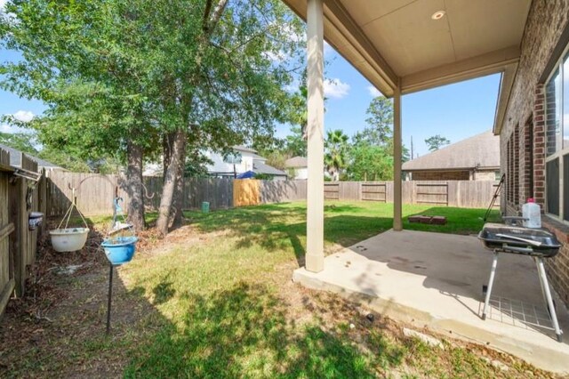 910 S Chamfer Way, Crosby, TX 77532 - view of yard featuring a patio area