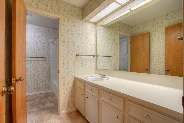 333 Hardy St, Huntsville, TX 77340 - full bathroom with vanity,  shower combination, wallpapered walls, and baseboards