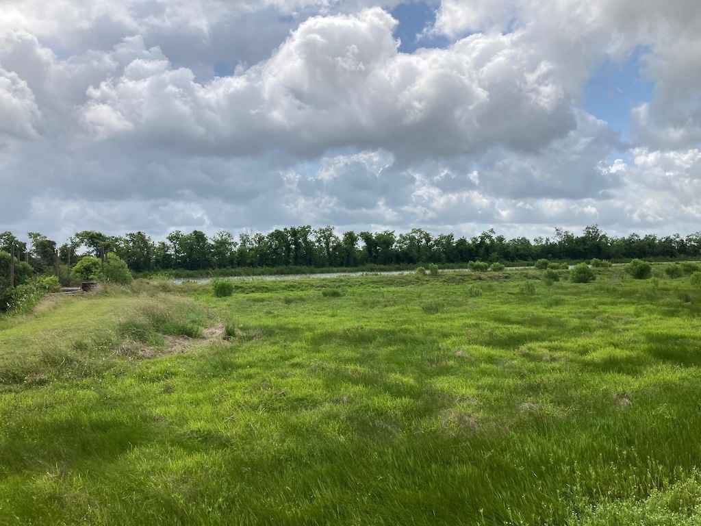 26 Shoreline Dr, Angleton, TX 77515