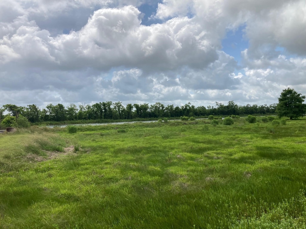 26 Shoreline Dr, Angleton, TX 77515
