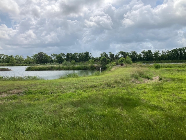 26 Shoreline Dr, Angleton, TX 77515