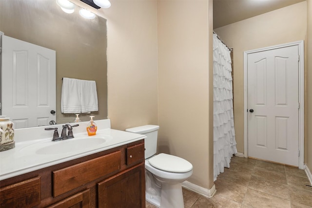 1027 Nantucket St, Pasadena, TX 77503 - full bath with vanity, toilet, baseboards, and a shower with shower curtain