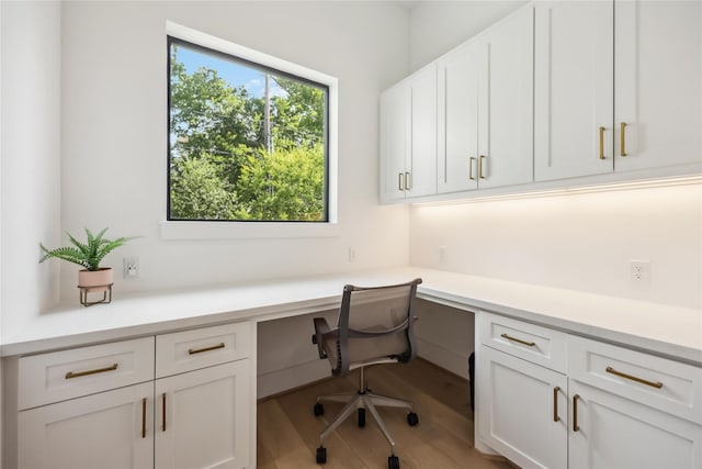 1913 Ebony Ln, Houston, TX 77018 - office area with built in study area and light wood-style flooring