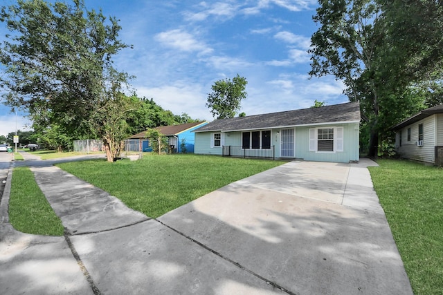 4918 Perry St, Houston, TX 77021 - single story home with driveway, a front lawn, and a porch