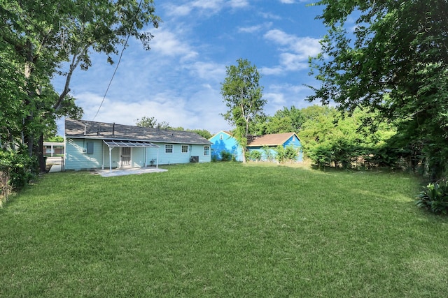 4918 Perry St, Houston, TX 77021 - view of grassy yard with a patio