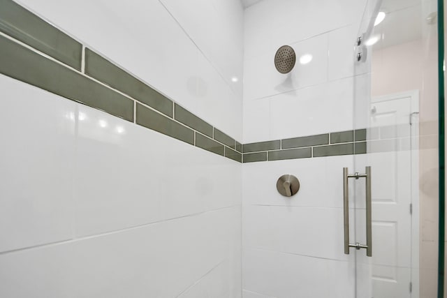 4918 Perry St, Houston, TX 77021 - bathroom featuring tiled shower