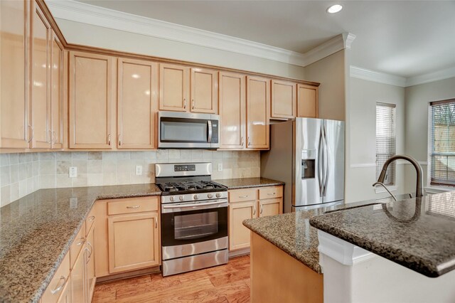 2617 Edgefield Lakes Dr, Houston, TX 77054 - kitchen featuring appliances with stainless steel finishes, light brown cabinets, light wood finished floors, recessed lighting, and dark stone countertops