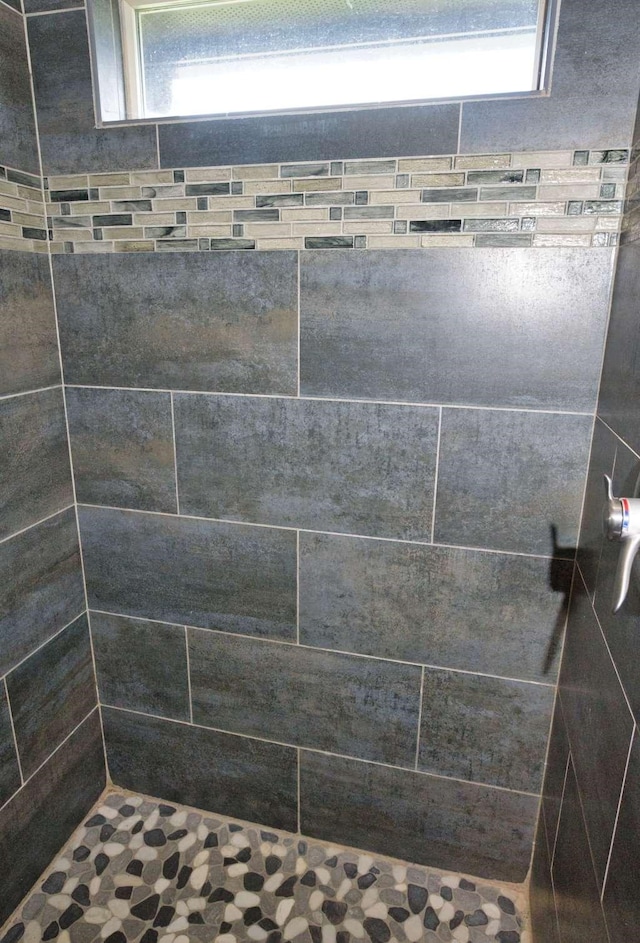 107 Brazos Ct, Richwood, TX 77531 - full bathroom featuring tiled shower