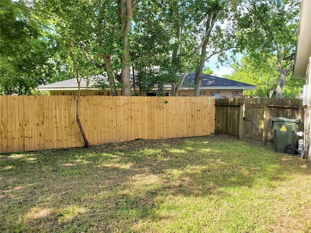4919 Redfish Reef St, Bacliff, TX 77518 - view of yard