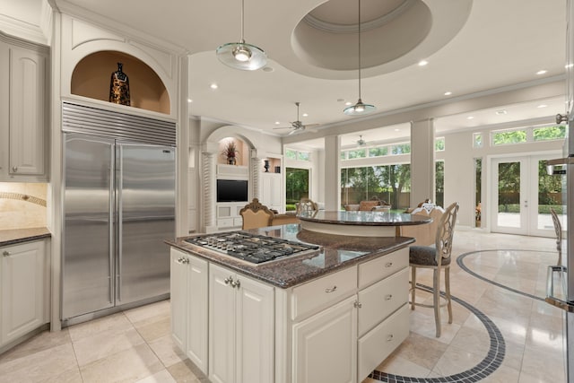 16 Grand Mnr, Sugar Land, TX 77479 - kitchen with appliances with stainless steel finishes, recessed lighting, inlaid floor details, open floor plan, and ceiling fan