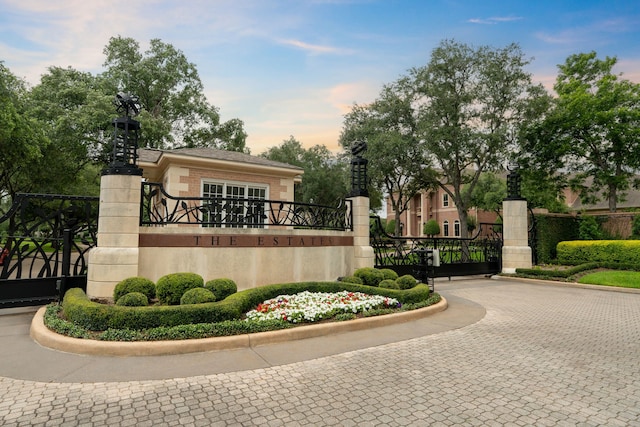 16 Grand Mnr, Sugar Land, TX 77479 - community sign featuring a gate