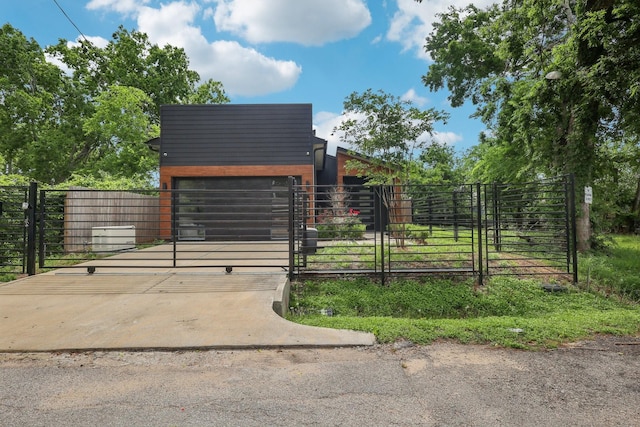 3505 Cobb St, Houston, TX 77004 - view of gate