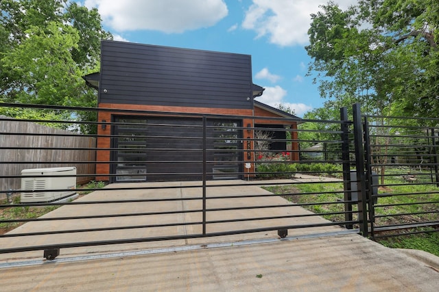 3505 Cobb St, Houston, TX 77004 - view of gate