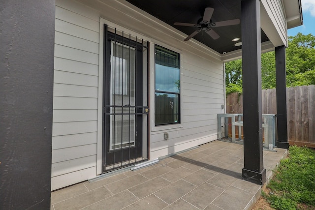 3505 Cobb St, Houston, TX 77004 - doorway to property with ceiling fan and covered porch