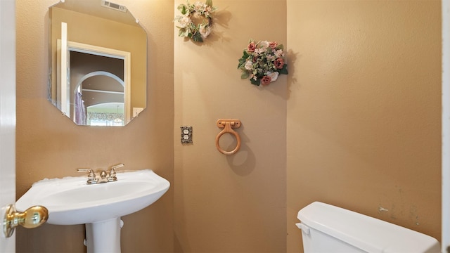 12422 Glenleigh Dr, Houston, TX 77014 - bathroom with toilet and a sink