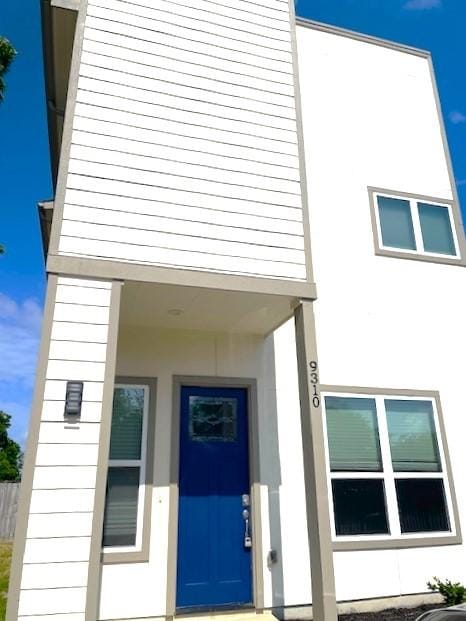 9310 Coffee St, Houston, TX 77033 - view of doorway to property