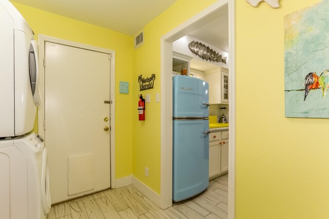 1523 22nd St, Galveston, TX 77550 - entrance foyer featuring stacked washing machine and dryer and baseboards