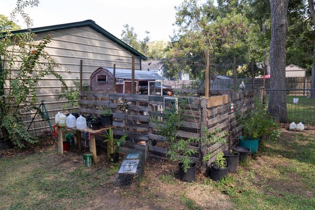 404 E Alabama St, Wharton, TX 77488 - view of yard