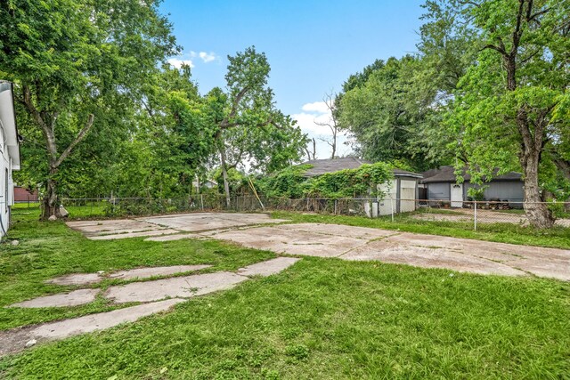 4726 Angleton St, Houston, TX 77033 - view of yard