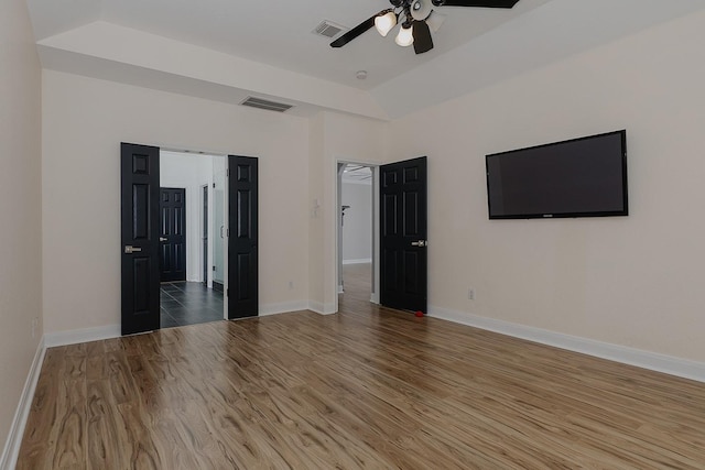 43 Danville Crossing Ct, The Woodlands, TX 77385 - spare room with light wood-style flooring, baseboards, and a ceiling fan