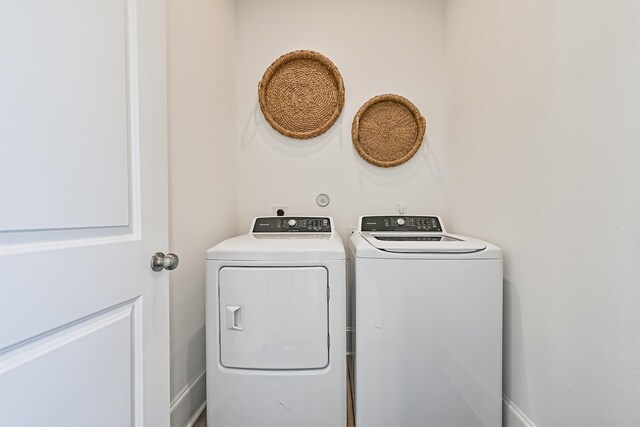 4101 5th St, Galveston, TX 77554 - washroom featuring independent washer and dryer
