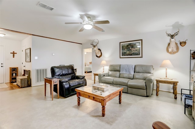 13302 Kettler Rd, Needville, TX 77461 - living area featuring ceiling fan