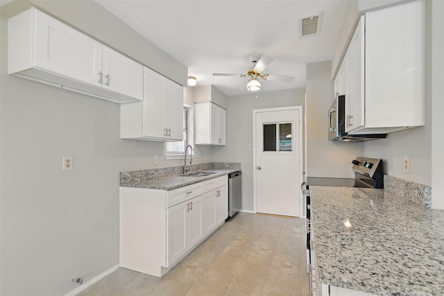 10119 Peachridge Dr, Houston, TX 77070 - kitchen featuring a sink, appliances with stainless steel finishes, a ceiling fan, and white cabinets