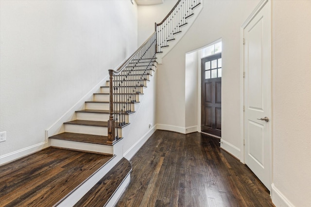 1701 Wrenwood Lks, Houston, TX 77043 - foyer featuring stairway, wood finished floors, and baseboards