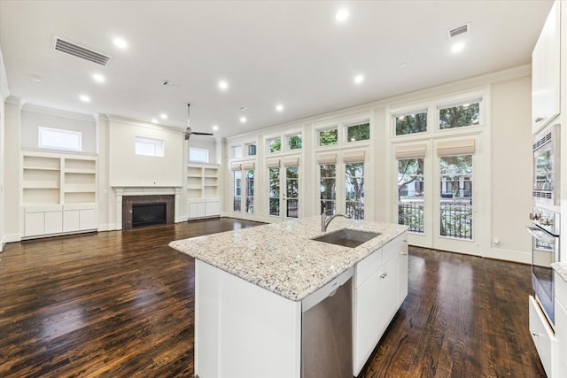 1701 Wrenwood Lks, Houston, TX 77043 - kitchen featuring a sink, appliances with stainless steel finishes, crown molding, a fireplace, and an island with sink