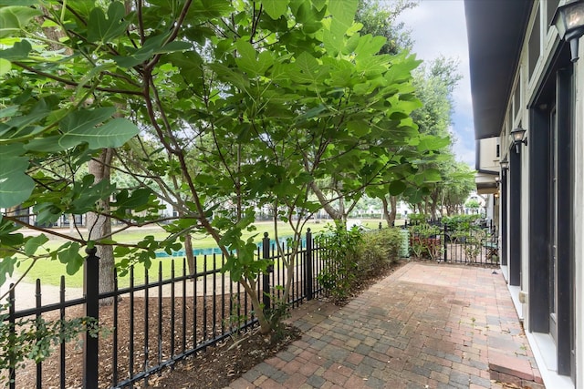 1701 Wrenwood Lks, Houston, TX 77043 - view of patio / terrace