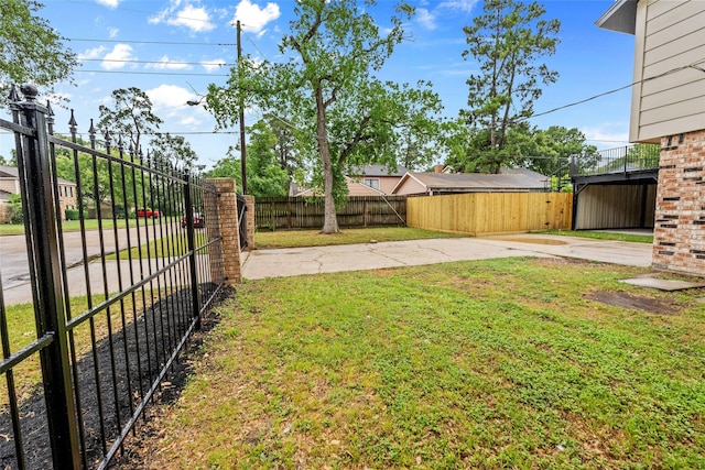 8707 Wind Side Dr, Houston, TX 77040 - view of yard featuring a gate and driveway