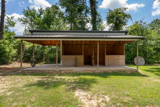 15086 Dewberry Ln, Conroe, TX 77302 - view of car parking featuring a carport and an exterior structure